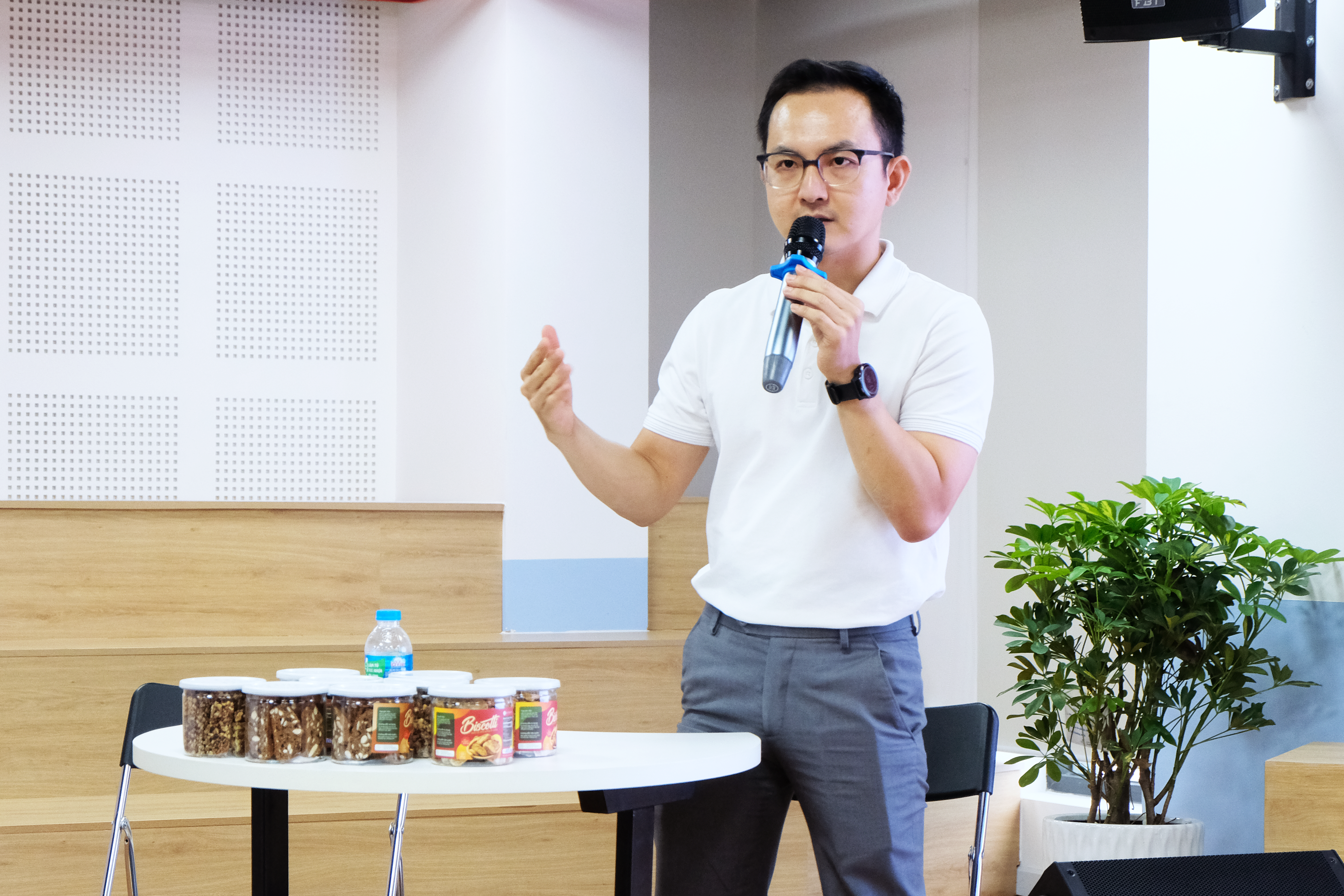 Sinh viên Swinburne Việt Nam đã có cơ hội được gặp gỡ và trò chuyện cùng anh Thái Quốc Kim - Nhà sáng lập kiêm Giám đốc điều hành thương hiệu Fitfood VN
