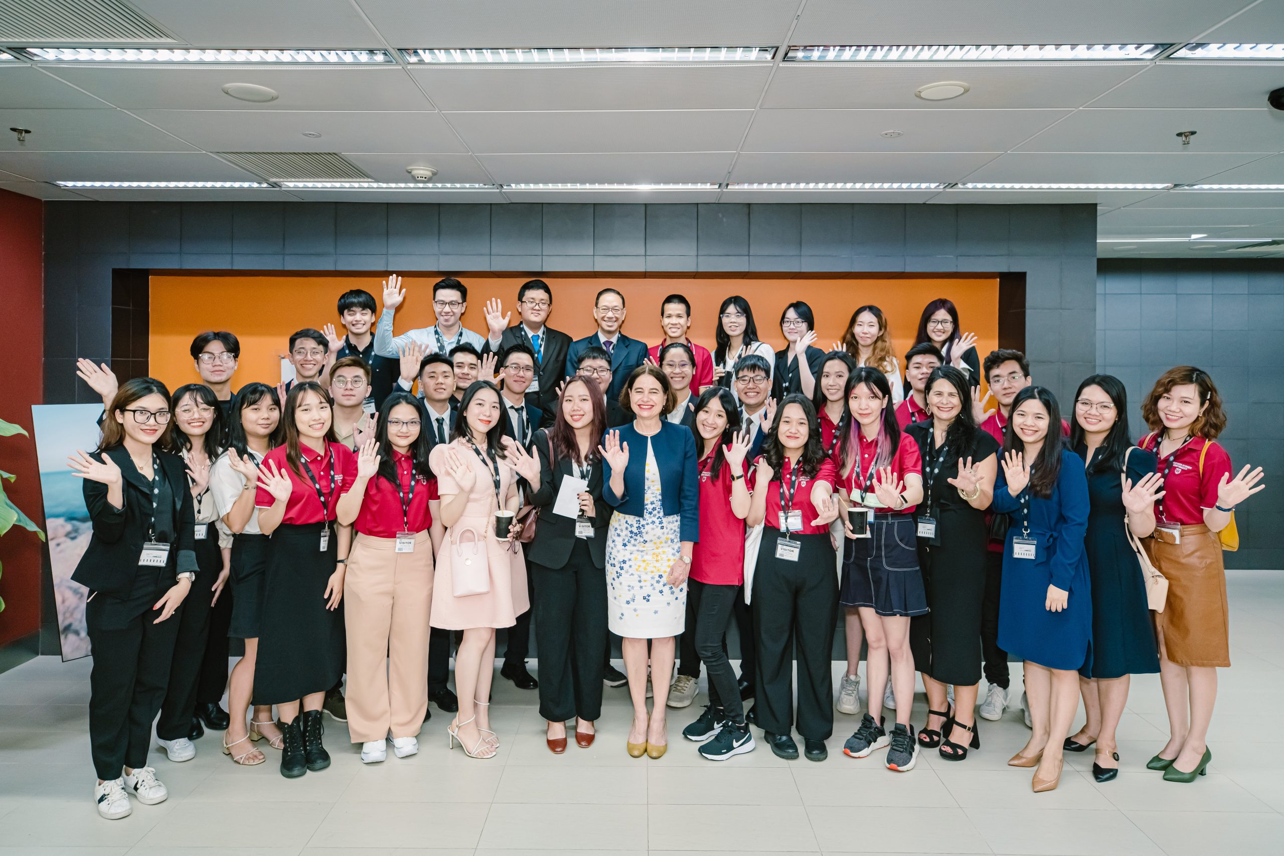 Chuyến gặp gỡ Đại sứ Australia tại Việt Nam là một trải nghiệm đáng nhớ đối với các sinh viên 