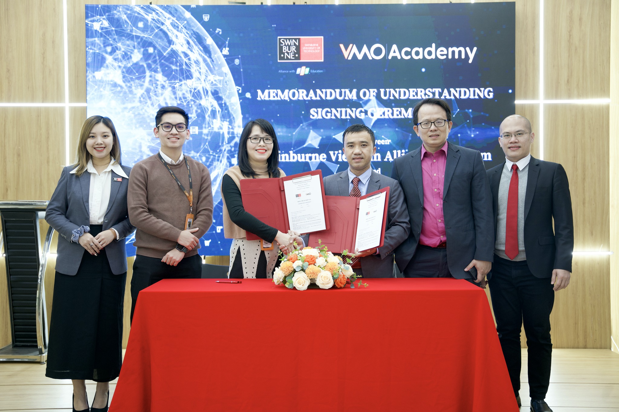 Signing ceremony between VMO Academy and NashTech with Swinburne Vietnam