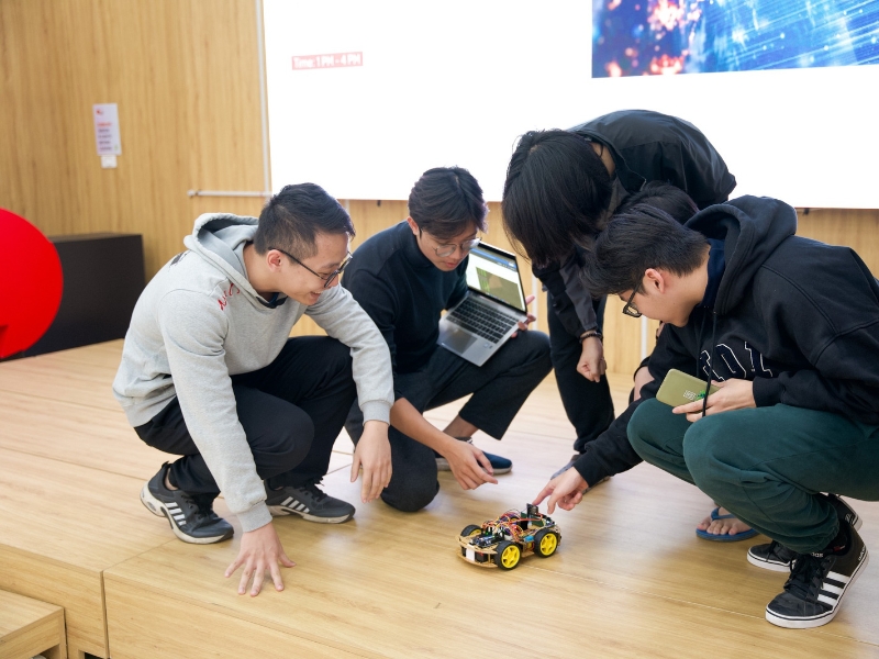 Tiết kiệm chi phí hơn so với du học truyền thống
