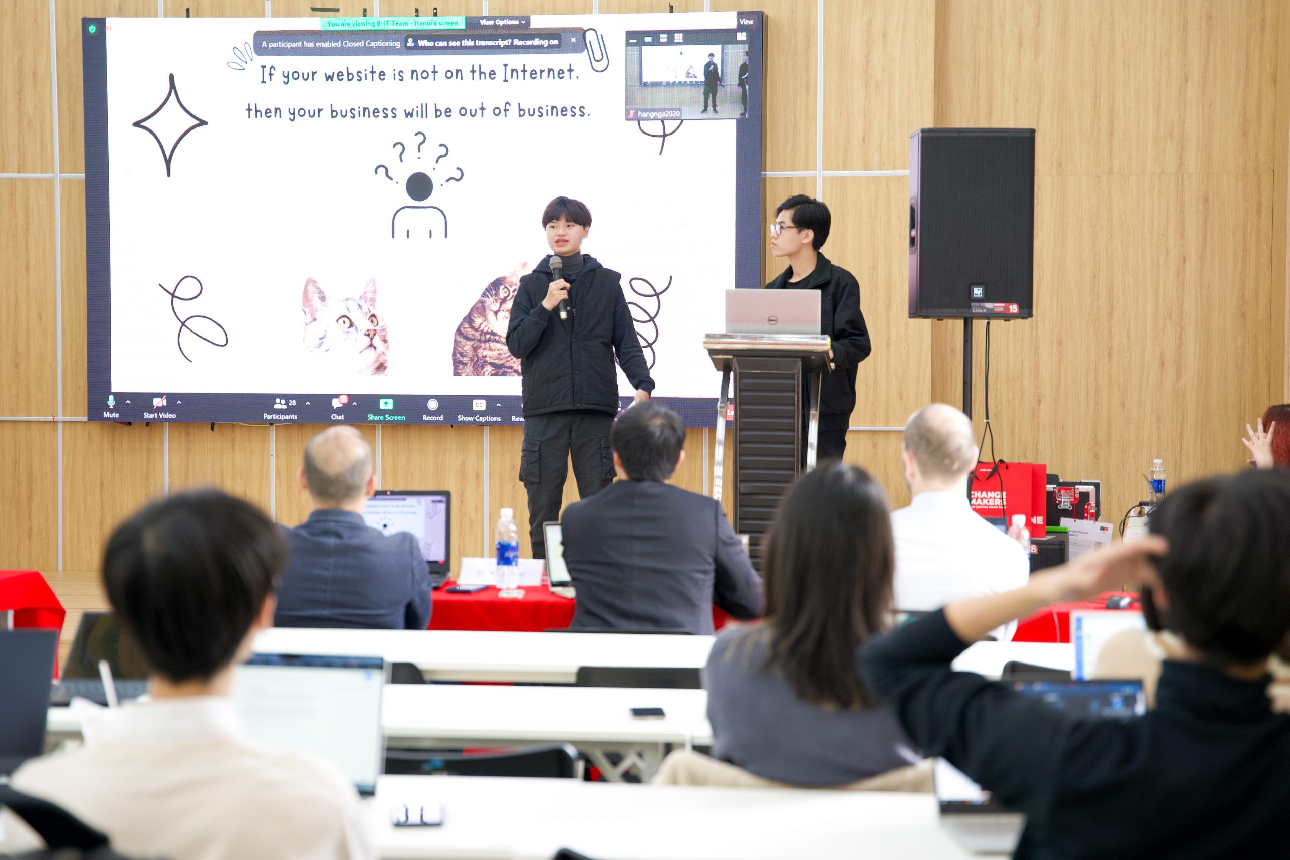 Sinh viên Swinburne Việt Nam thường xuyên được thực hành IoT trong phòng Lab và tham gia các cuộc thi về lập trình IoT