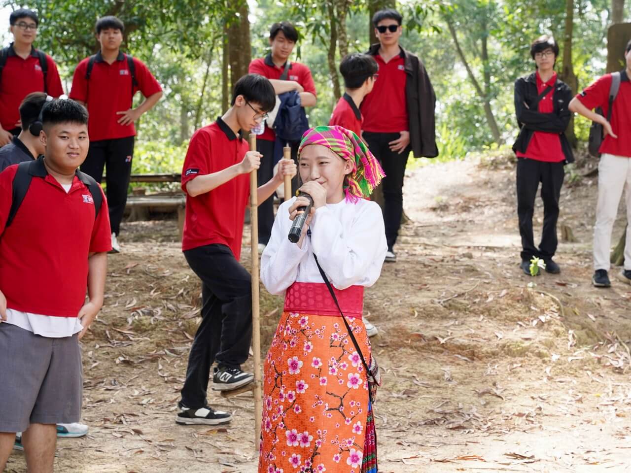 Sinh viên Swinburne Vietnam trải nghiệm văn hoá các dân tộc anh em