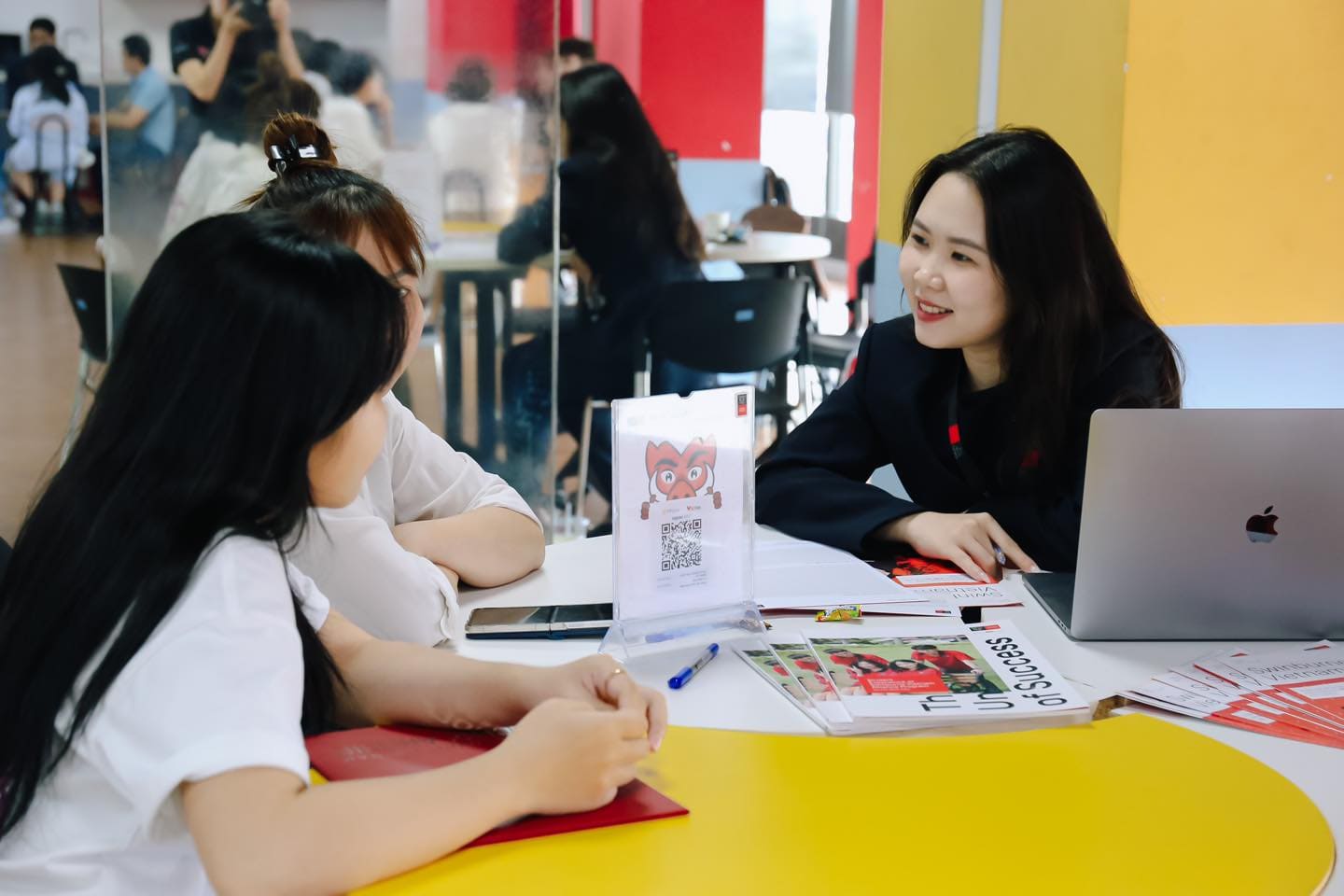 Học sinh quan tâm tuyển sinh ngành tài chính cần tìm hiểu kỹ những lưu ý về hồ sơ xét tuyển