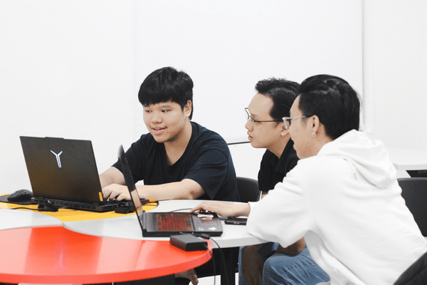 Cấu trúc khoá học tài chính được thiết kế từ lý thuyết đến thực tiễn, đảm bảo năng lực nghề nghiệp toàn diện