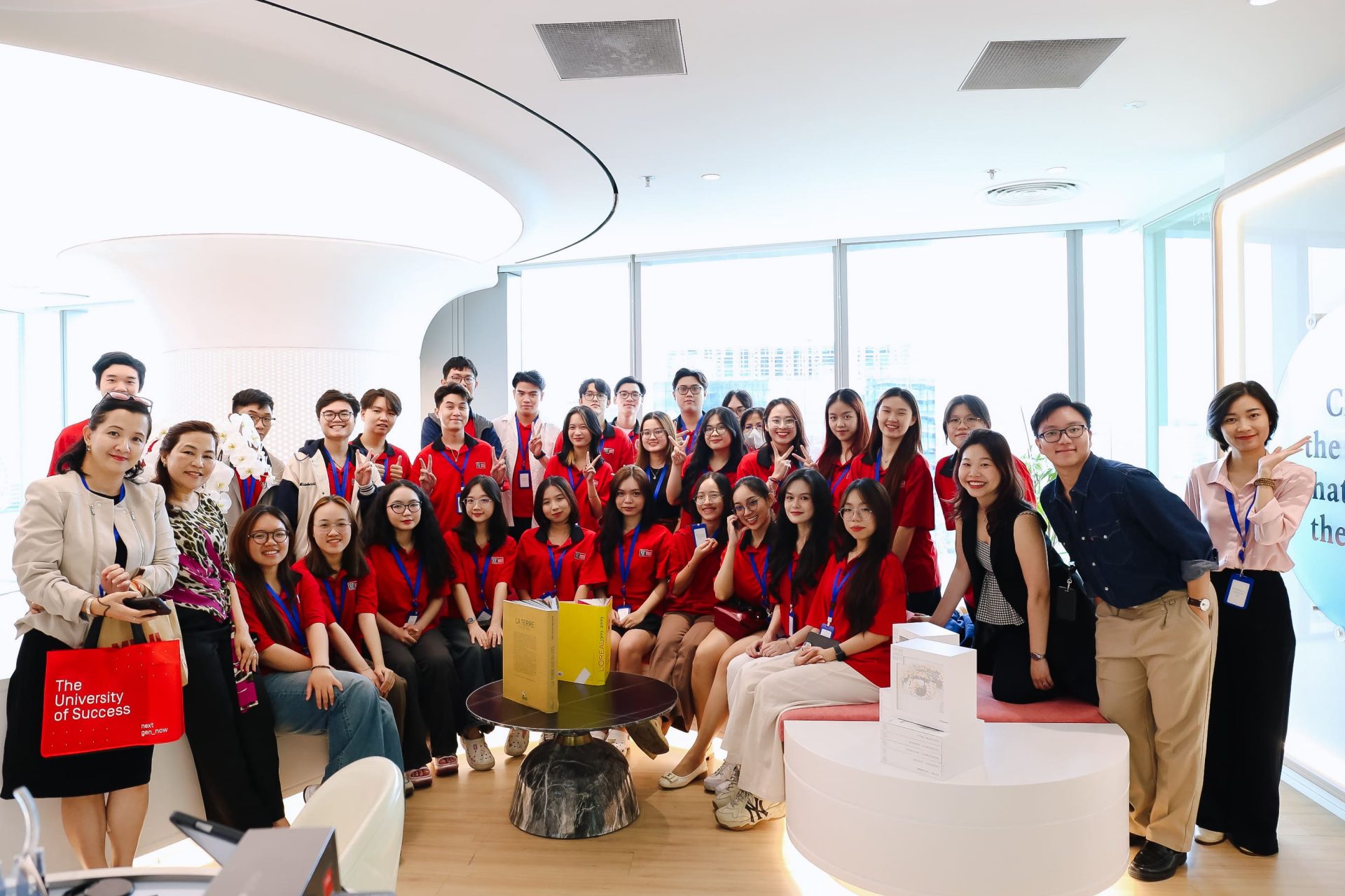 Sinh viên Swinburne Vietnam học tập thực tế tại L'Oreal Vietnam