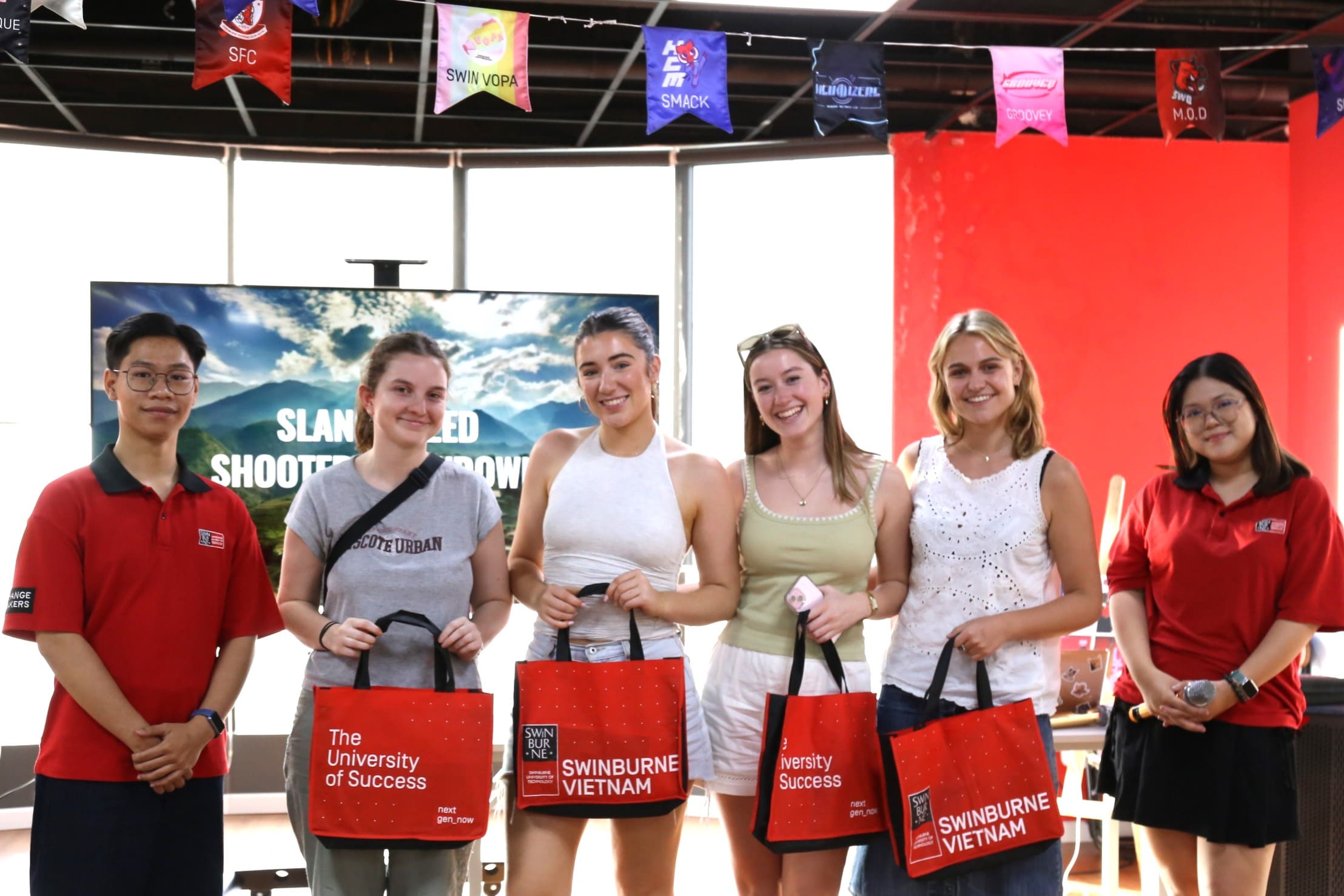 Sinh viên Swinburne Australia và Swinburne Vietnam khám phá ngành truyền thông toàn cầu