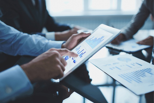 Public Finance và Corporate Finance là hai hướng đi lớn trong ngành tài chính, mỗi lĩnh vực đều có đặc thù riêng