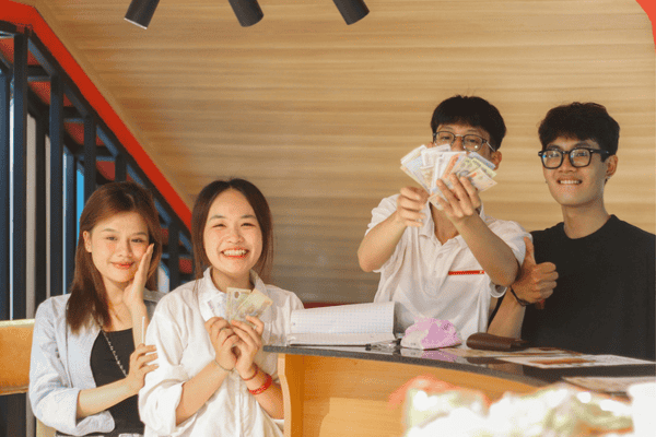 Ngành Tài chính được đánh giá là một trong những ngành có mức thu nhập hấp dẫn nhất trong khối ngành kinh tế