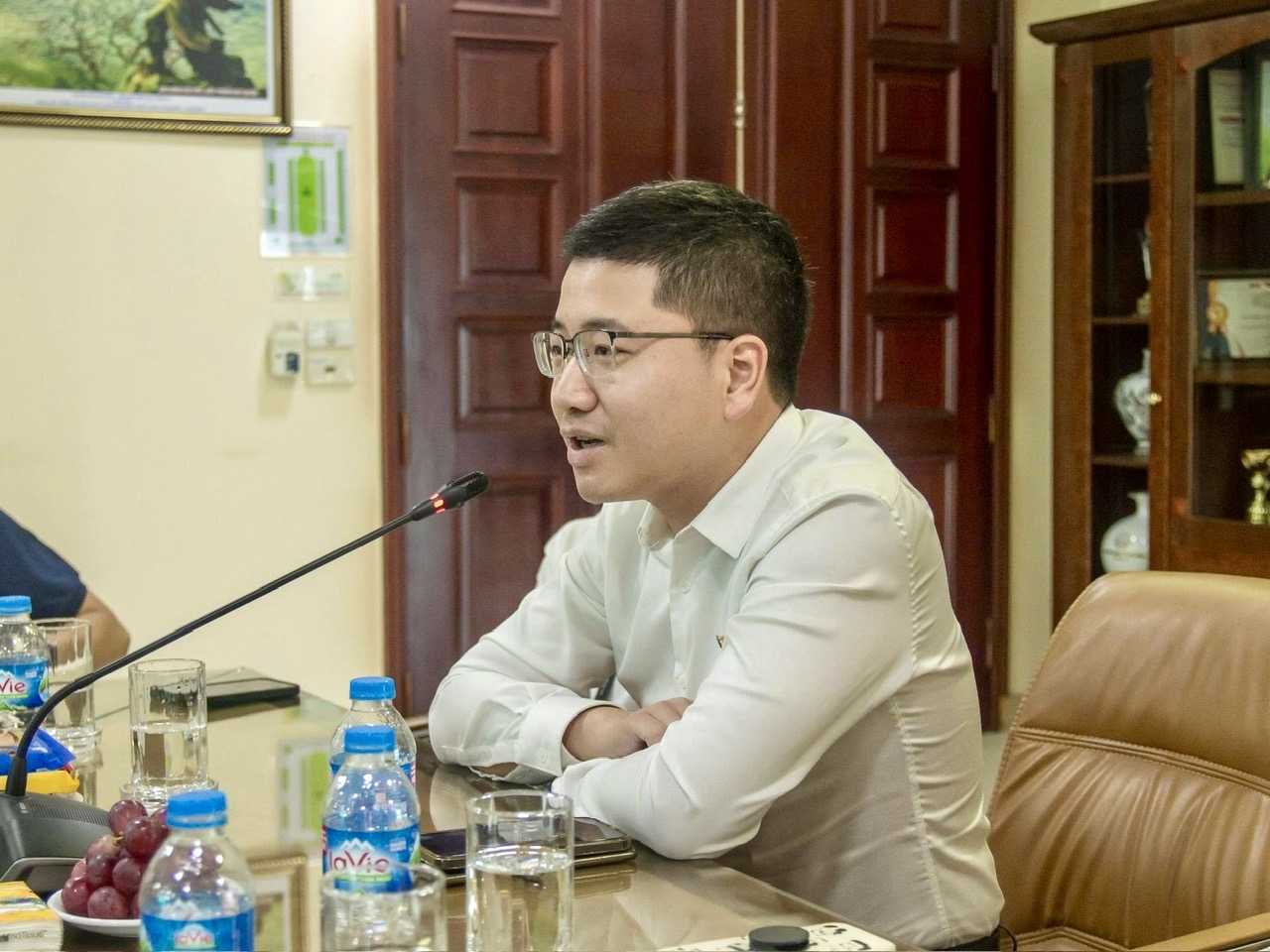 Ông Đào Anh Thắng - Giám đốc bộ phận Kinh doanh Công ty Nhựa Tiền Phong gặp gỡ sinh viên Swinburne Vietnam