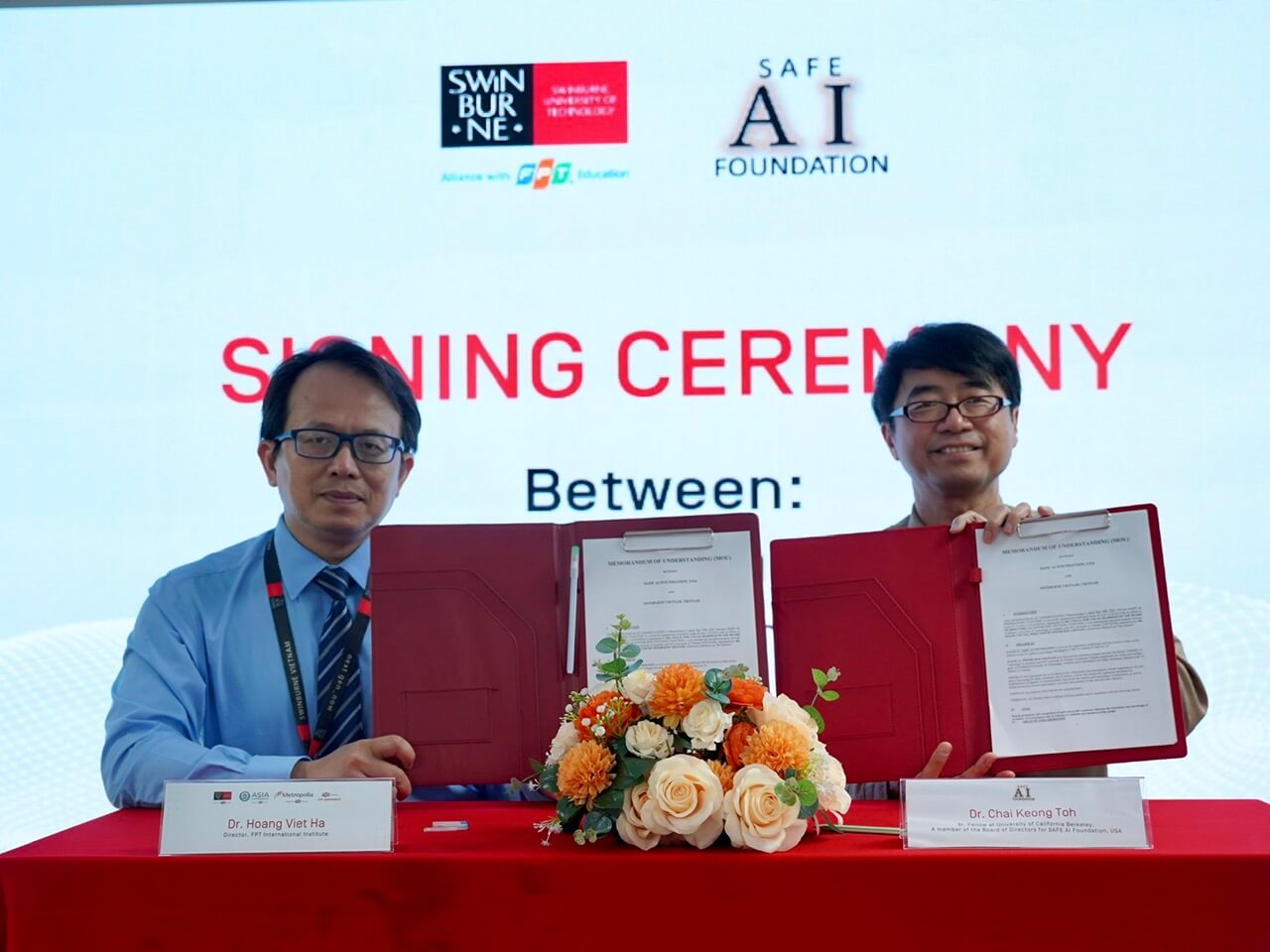 Đại diện Swinburne Vietnam và Safe AI Foundation ký kết hợp tác