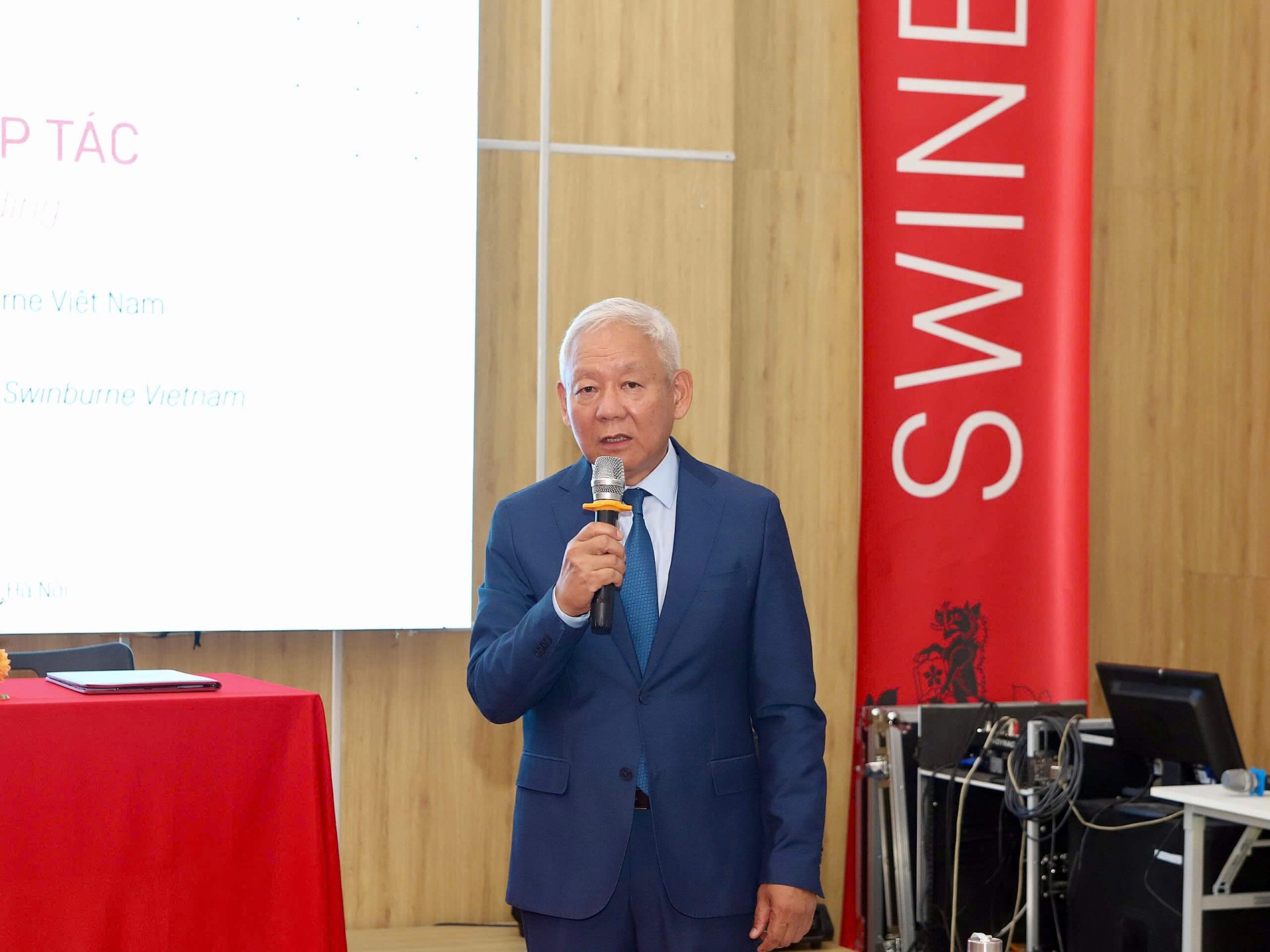 TS. Trần Văn chia sẻ về ý nghĩa của hợp tác chiến lược giữa Swinburne Vietnam và IDS