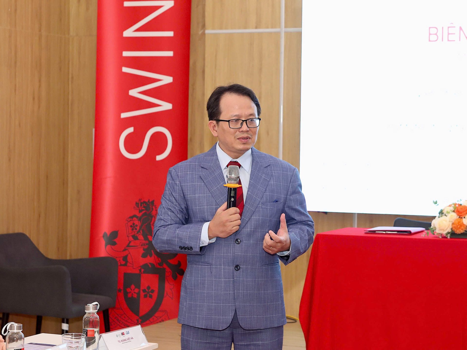 Phát biểu tại sự kiện, TS. David Hoàng nhấn mạnh vai trò chiến lược của hợp tác lần này trong việc kết nối đơn vị đào tạo, viện nghiên cứu và cộng đồng doanh nghiệp