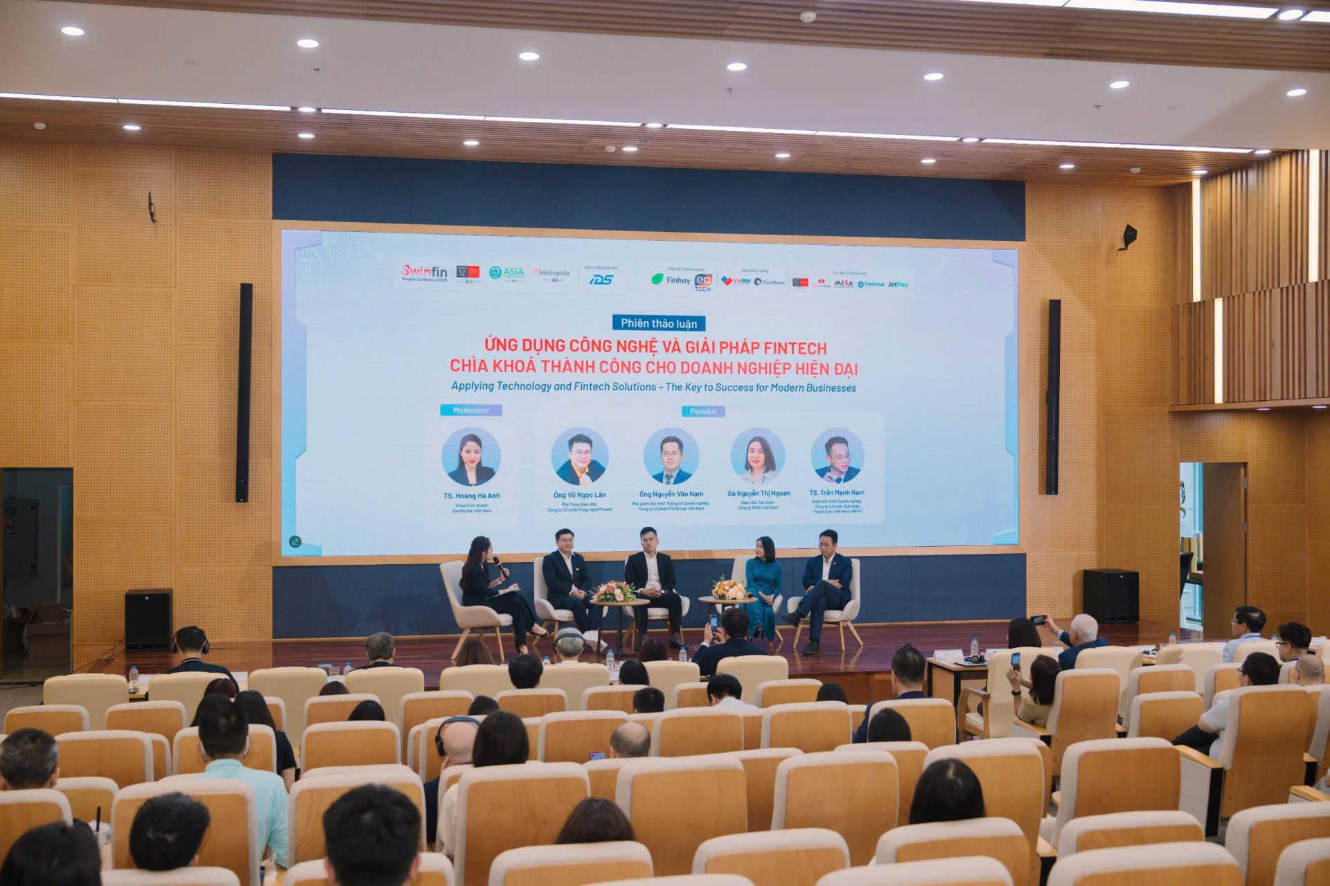 Các chuyên gia thảo luận về xu hướng và bức tranh toàn cảnh ngành tài chính số