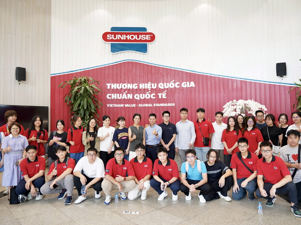 Sinh viên Kinh doanh Swinburne Vietnam tham quan học tập tại Nhà máy SUNHOUSE
