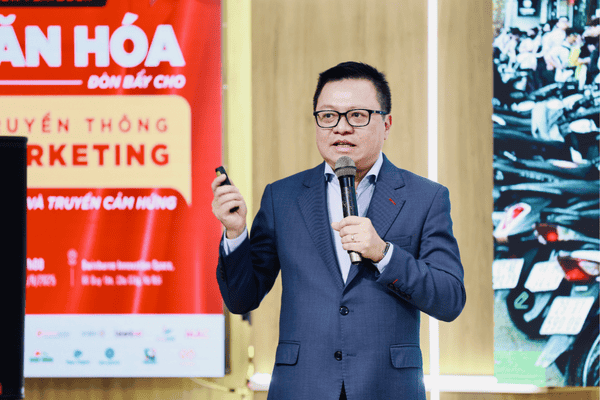 Ông Lê Quốc Minh đã chia sẻ về hành trình đổi mới của Báo Nhân Dân: dám nghĩ, dám làm, tận dụng nội lực, và kết hợp truyền thống với công nghệ.