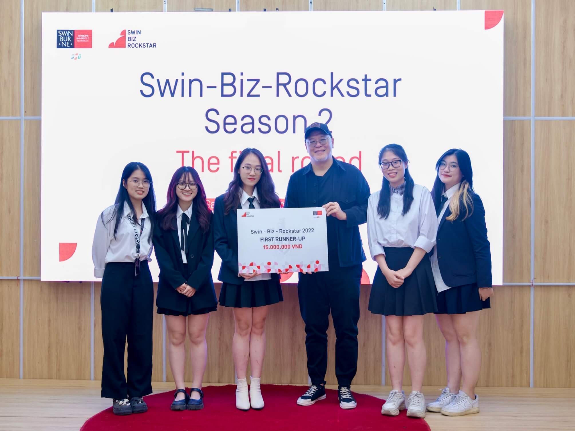 Châu Giang cùng nhóm bạn xuất sắc giành giải Nhì cuộc thi khởi nghiệp Swin–Biz–Rockstar 2022