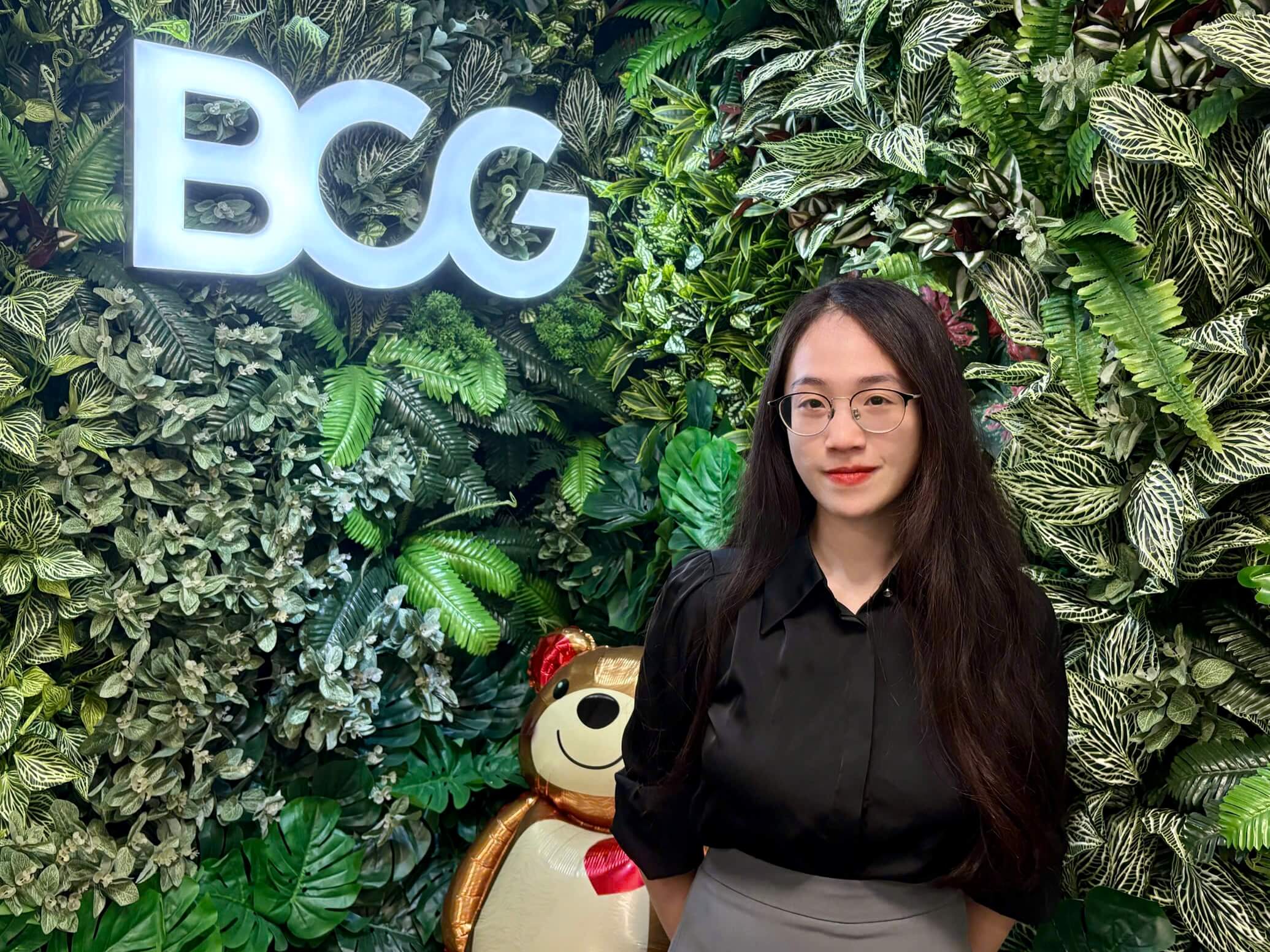 Với hành trang kiến thức và kỹ năng tích lũy được tại Swinburne Vietnam, Châu Giang đã chính thức trở thành Business Analyst tại BCG trước khi tốt nghiệp 