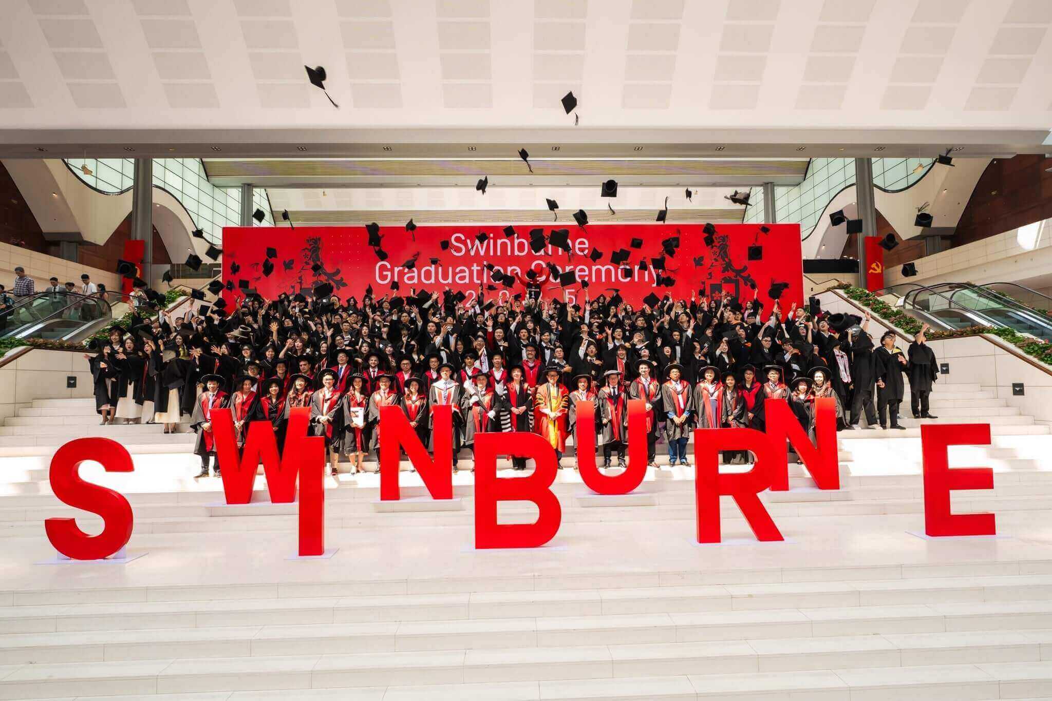 Lễ Tốt nghiệp 2025 của Swinburne Vietnam tại Hà Nội