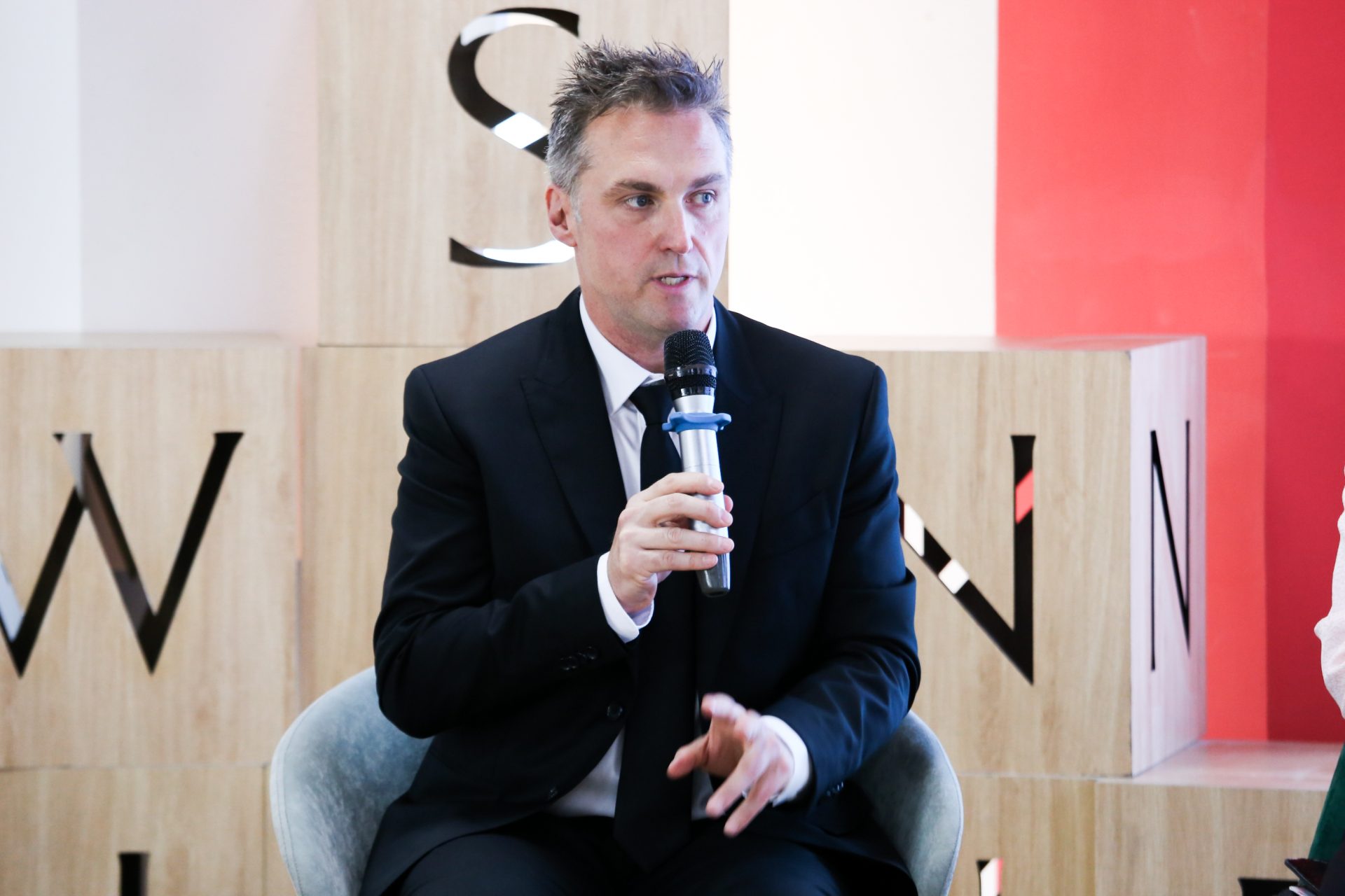 TS. Sean Sands trong phiên bàn luận về Swinburne Vietnam MBA