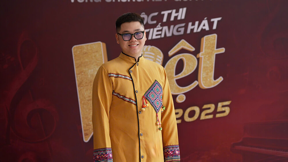 Trịnh Tùng Dương - cậu sinh viên năm hai Swinburne Vietnam trở thành thí sinh nhỏ tuổi nhất tại Chung kết Tiếng hát Việt Toàn cầu 2025
