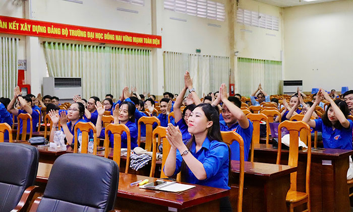 Đại biểu và giáo viên Đồng Nai tham dự hội nghị tập huấn ứng dụng công nghệ số trong hướng nghiệp