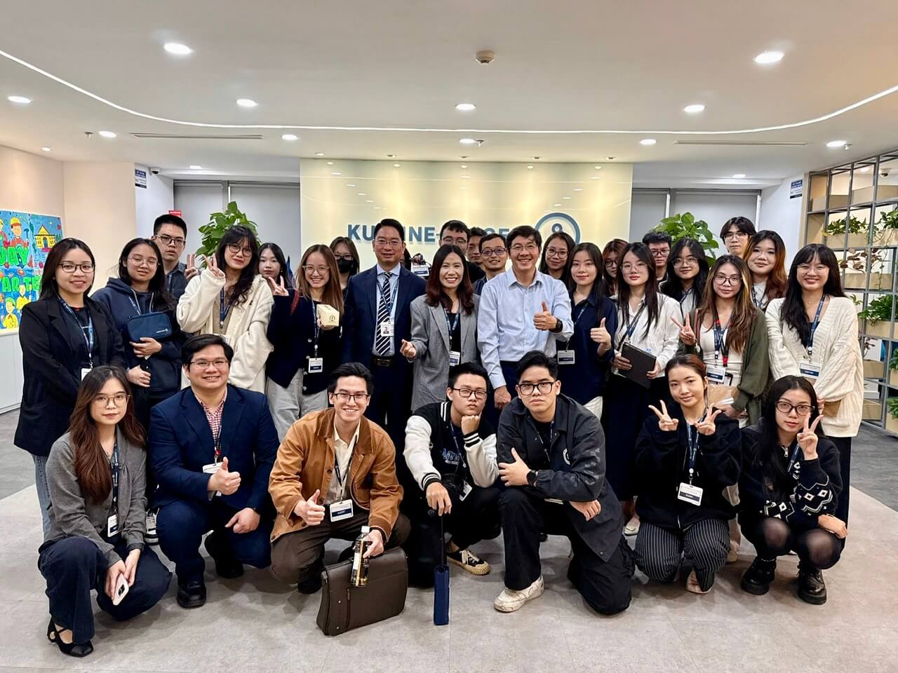 Sinh viên Swinburne Vietnam tham quan học tập tại Kuehne + Nagel Việt Nam
