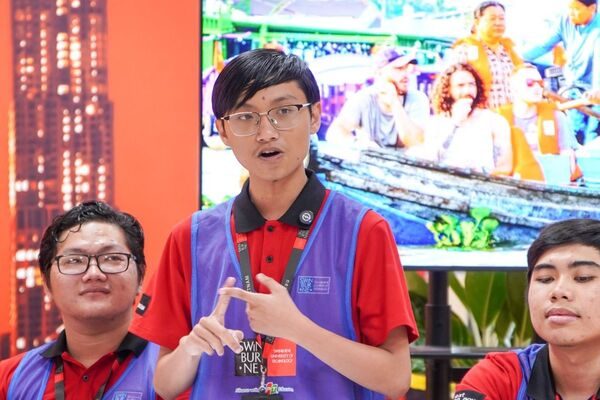 Sinh viên Debate về chủ đề:“Bảo vệ và gìn giữ nét văn hóa Chợ nổi Cần Thơ”