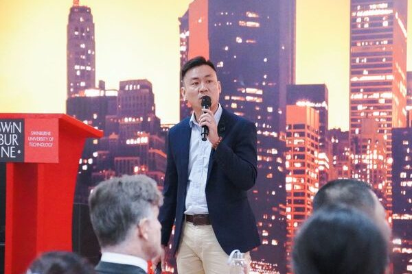 Chuyên gia nhấn mạnh kỹ năng Công dân toàn cầu mới là điều kiện đủ để sinh viên không bị tụt lại phía sau.