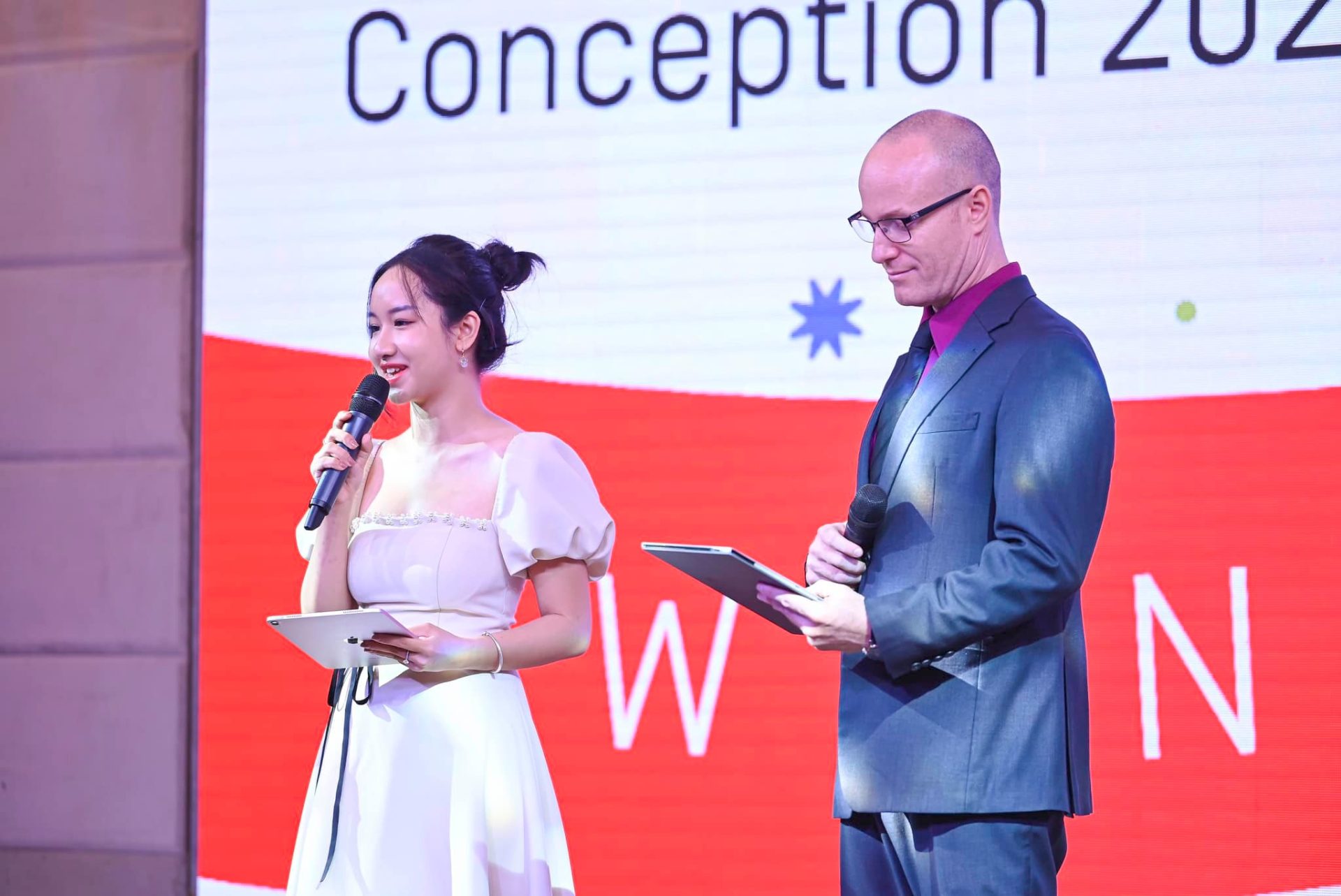 Con đường MC của Quỳnh Anh đã phát triển mạnh mẽ trước và trong quá trình học tại Swinburne Vietnam