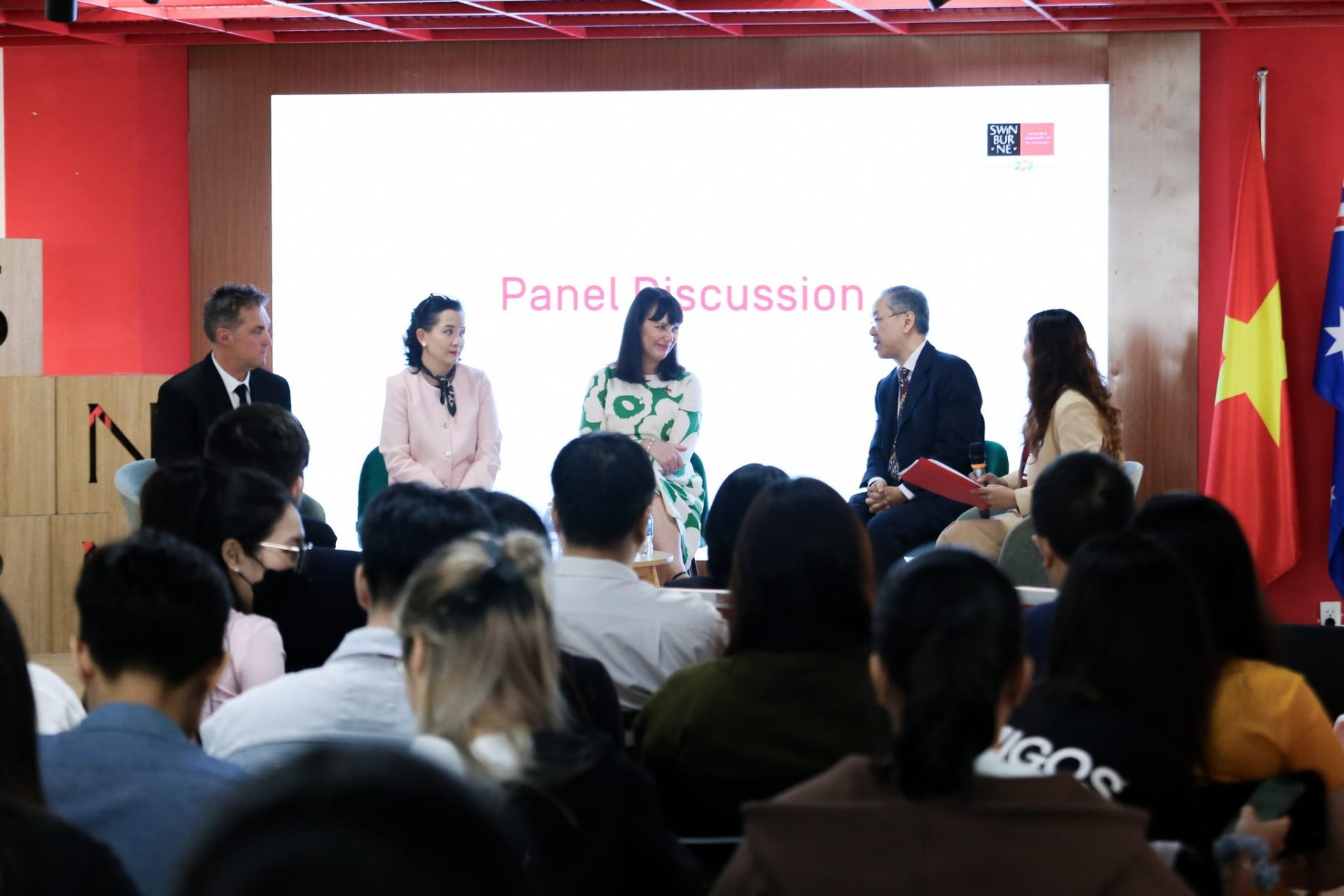 Chương trình Swinburne MBA đang thu hút sự quan tâm khi mang đến cơ hội học MBA chuẩn quốc tế, cấp bằng Australia, ngay tại Việt Nam.