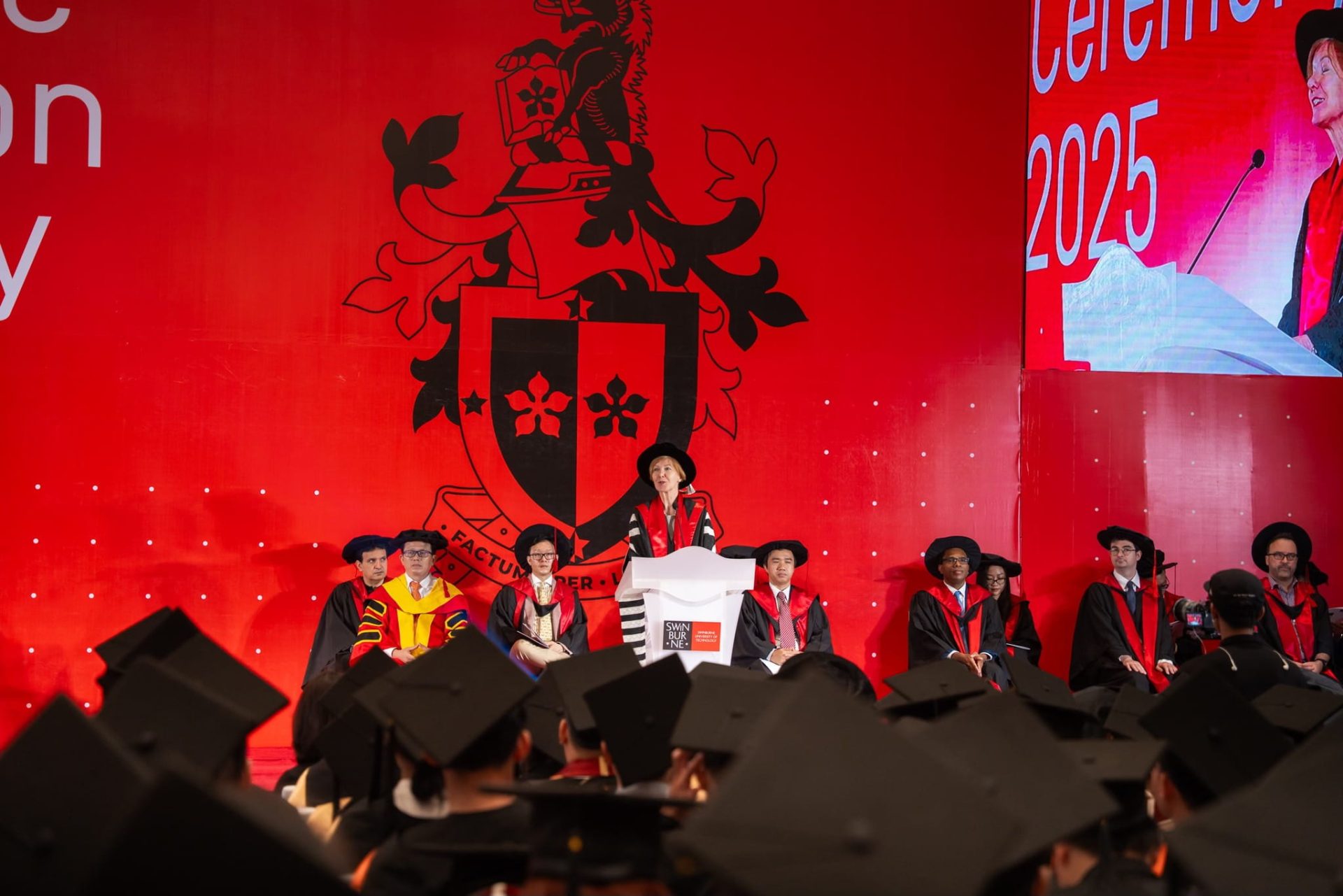 Sau khi tốt nghiệp học viên sẽ nhận được bằng Thạc sĩ Quản trị Kinh doanh (MBA) từ Swinburne University of Technology Australia. 