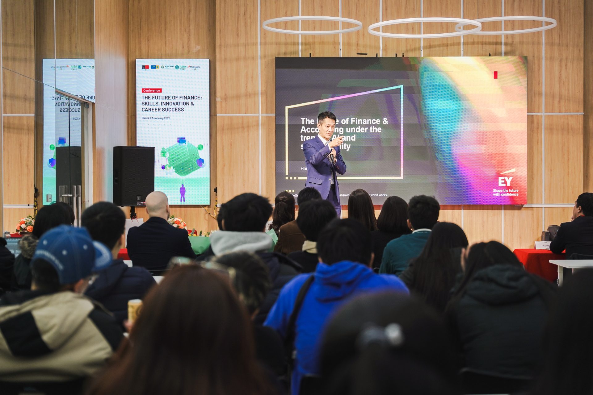 TS. Nguyễn Việt Long, Đối tác, Tư vấn, EY Vietnam chia sẻ trong phiên keynote