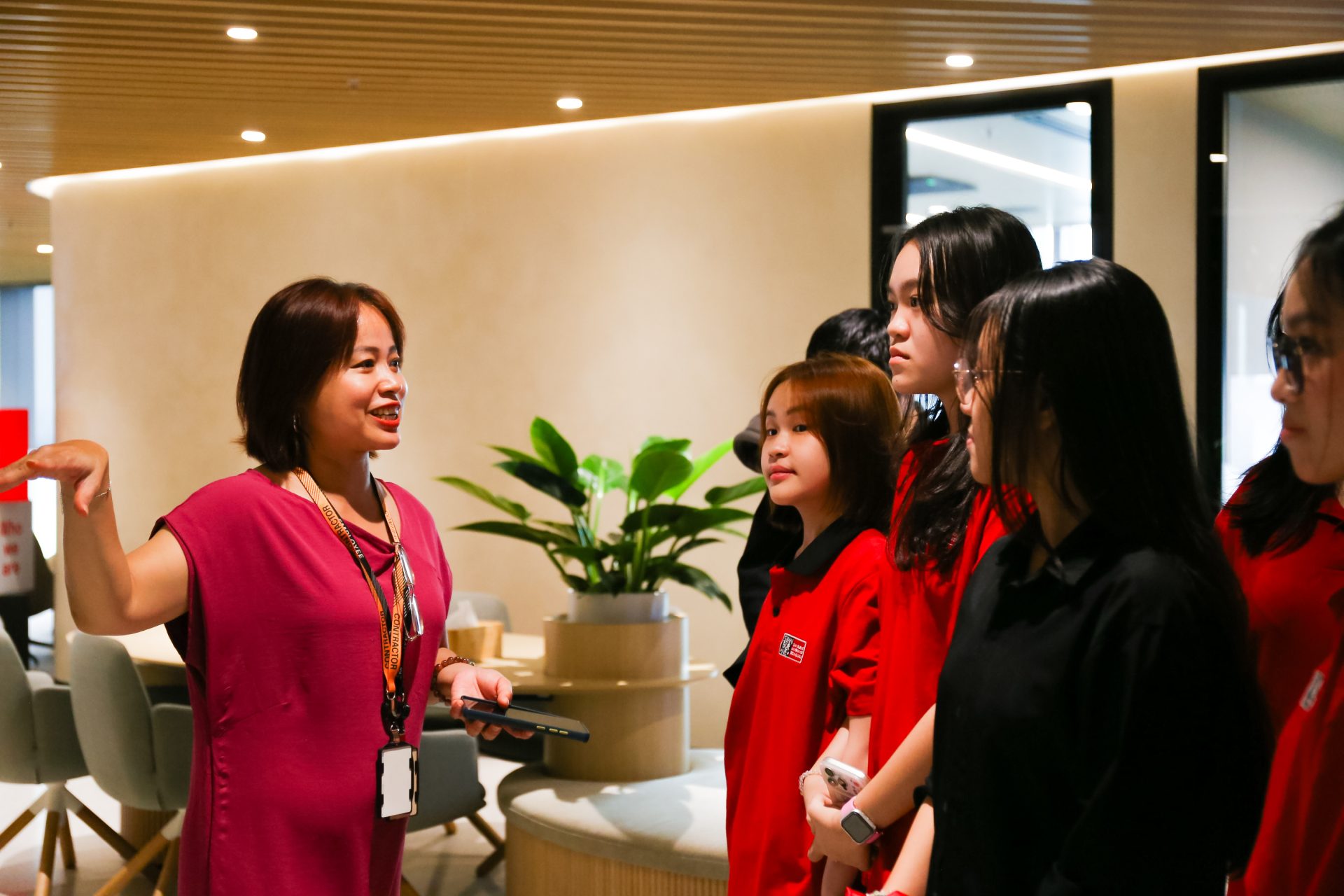 Tham quan các phòng ban làm việc tại NAB