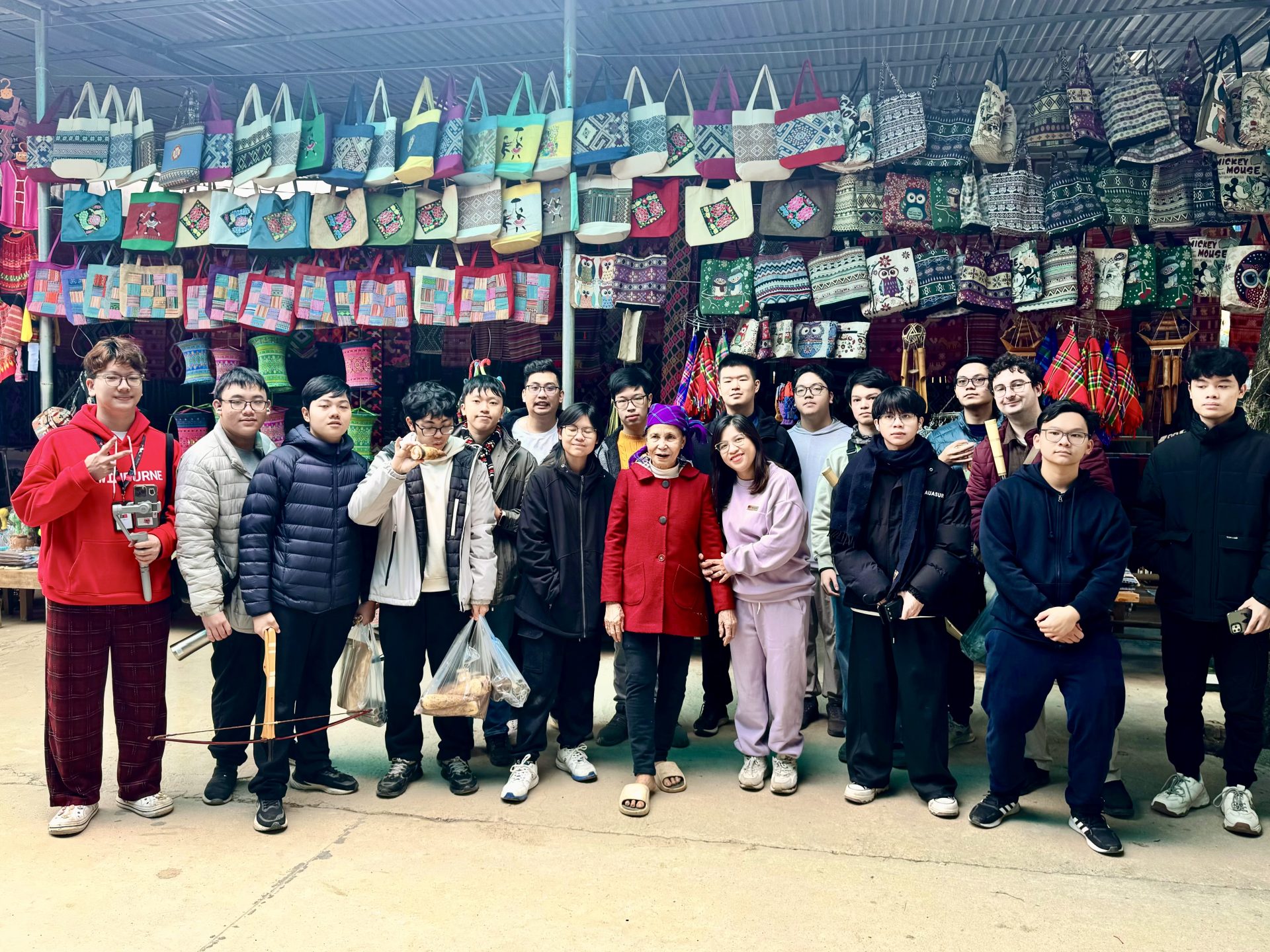 Sinh viên Swinburne Vietnam trong chuyến đi thực tế tới Mai Châu