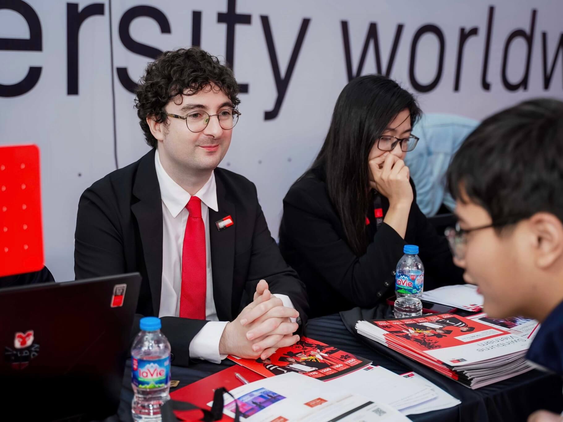 Tìm hiểu cơ hội xét tuyển và ứng tuyển học bổng Swinburne Vietnam 2026
