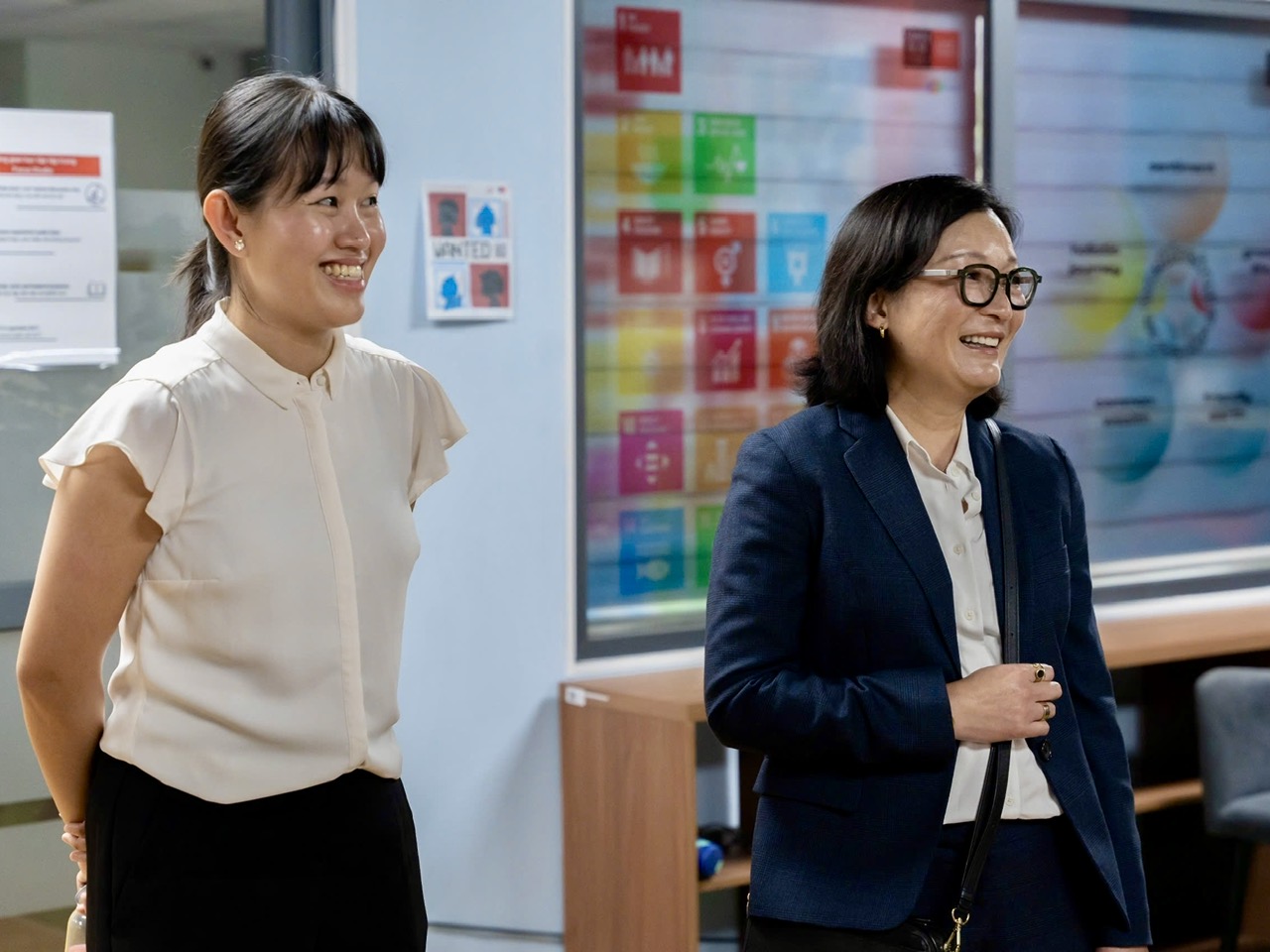 GS. Lan Snell và bà Vali Ratanavali tham quan, làm việc tại Swinburne Vietnam - cơ sở Hà Nội