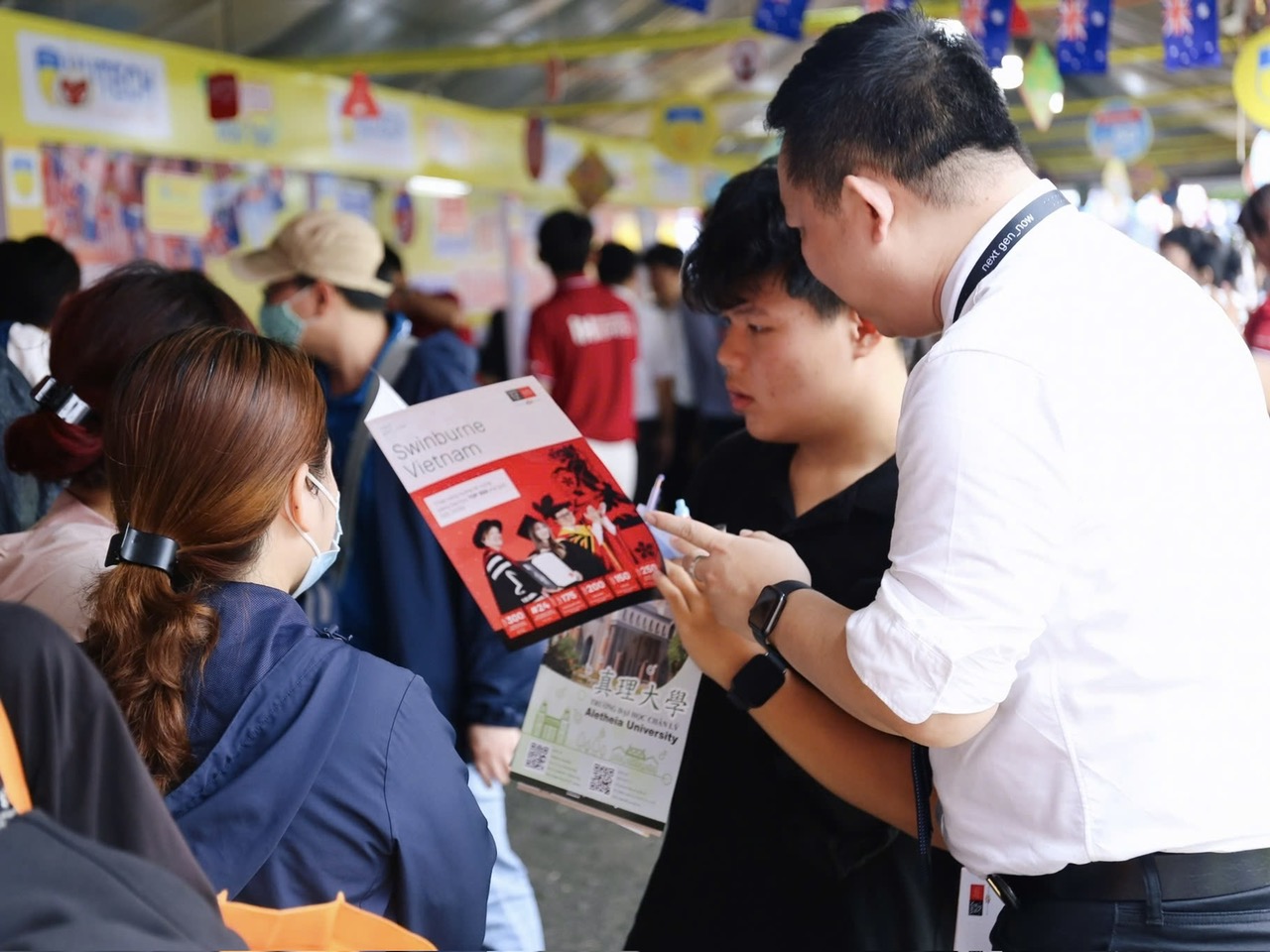 Nhiều học sinh và phụ huynh bày tỏ ấn tượng với Swinburne Vietnam và mong muốn tham gia xét tuyển 2026