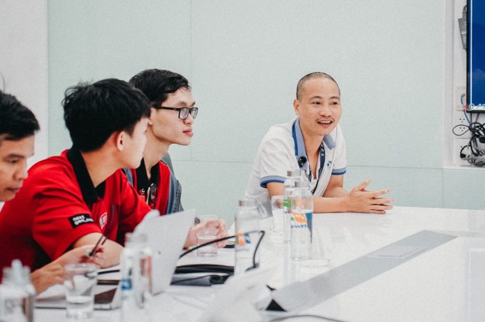 Ông Vũ Tự Cường chia sẻ những bí quyết làm việc với AI hiệu quả, lộ trình để các bạn sinh viên không chỉ thích nghi mà còn dẫn đầu để không bị "đào thải" trong tương lai.