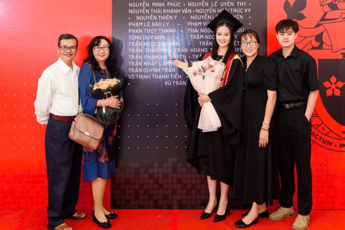 Gia đình của Hạ Quyên và Nhật Minh tin tưởng gửi gắm hai chị em học tập tại Swinburne Vietnam