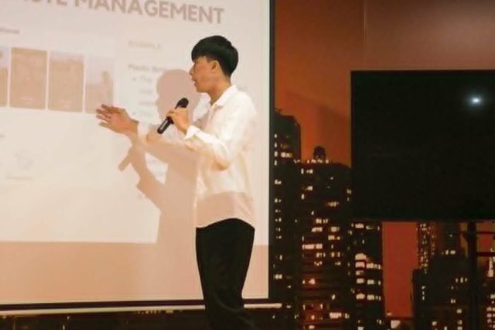 Nguyễn Vũ Tùng tại một buổi thuyết trình dự án tại Swinburne Vietnam - cơ sở Đà Nẵng
