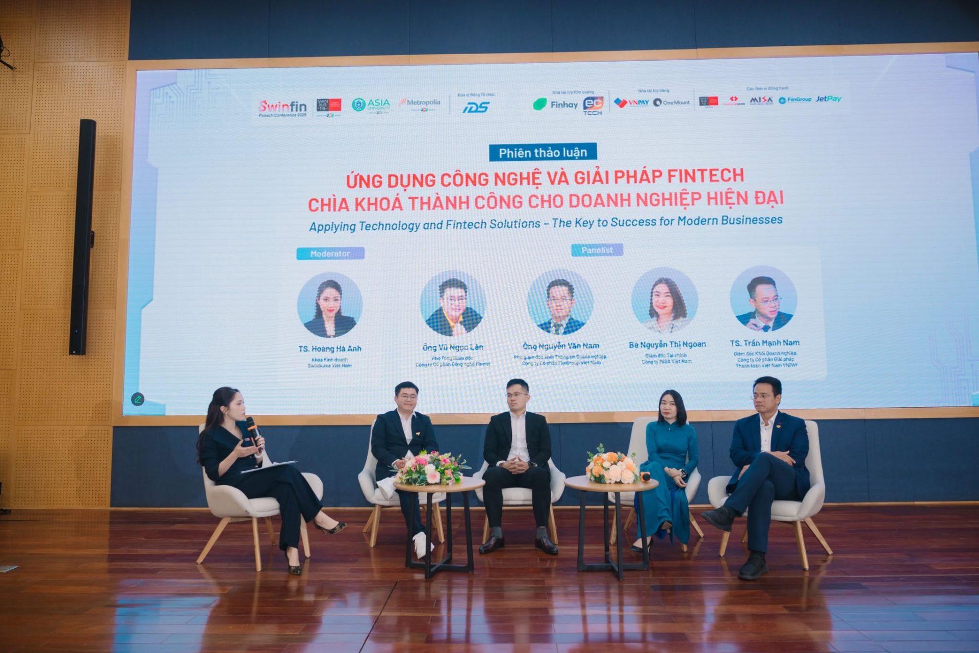 Các chuyên gia tài chính thảo luận về chìa khoá thành công cho doanh nghiệp hiện đại tại hội thảo do Swinburne Vietnam tổ chức
