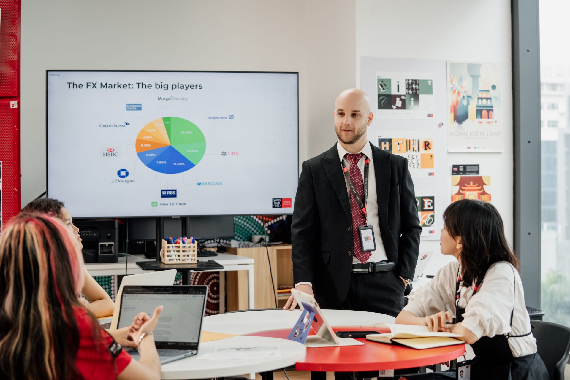 Sinh viên theo học chương trình được tiếp cận chương trình đào tạo của Swinburne University of Technology (Australia).