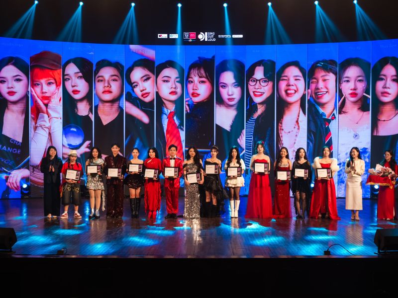 Sing Out Loud là một sân chơi nghệ thuật chuyên nghiệp, giúp thí sinh rèn luyện sự tự tin 