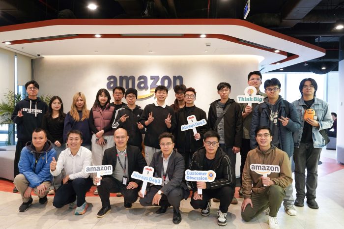 Đoàn sinh viên và giảng viên Swinburne Việt Nam tham quan học tập tại AWS