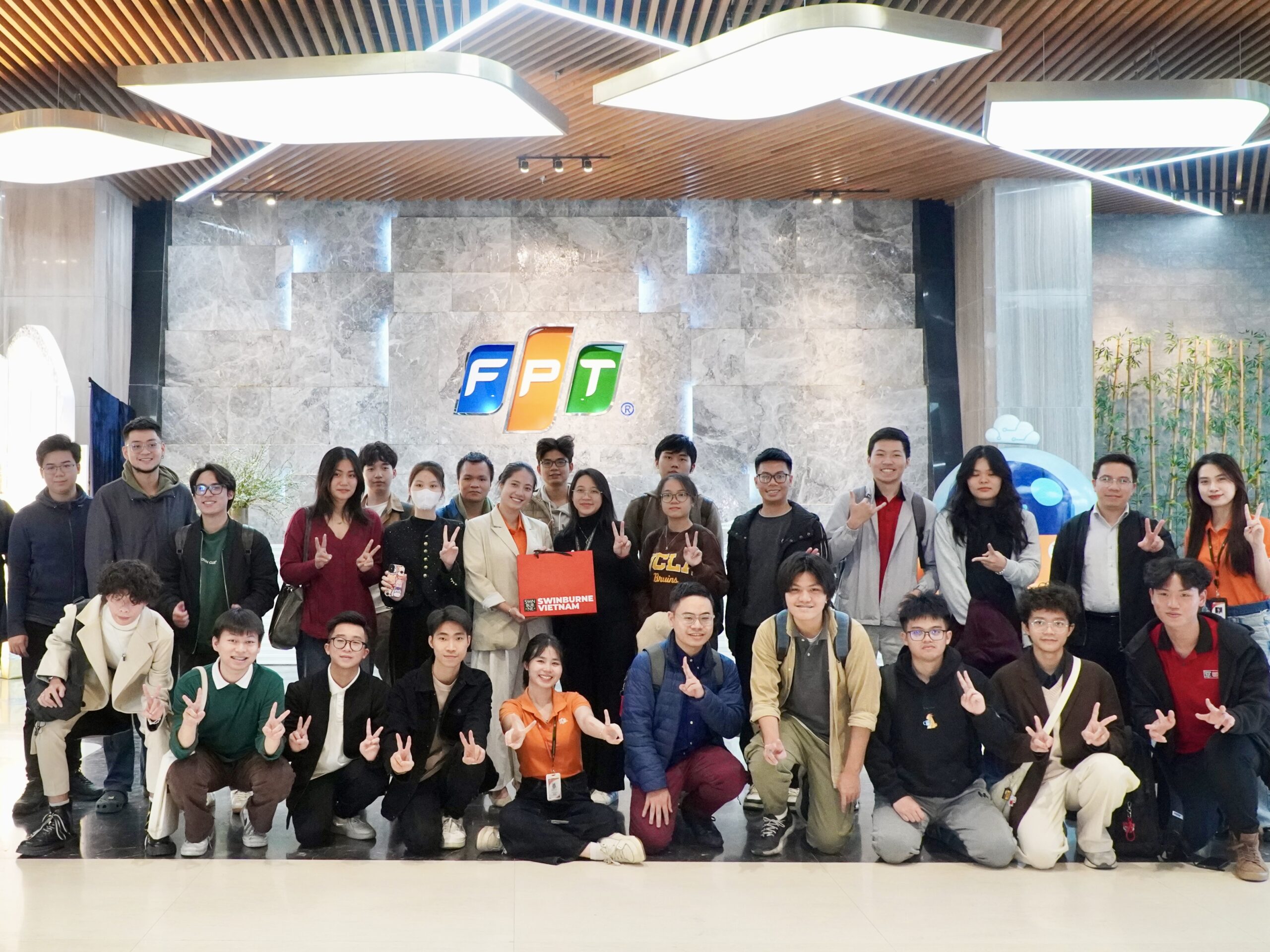 Chuyến tham quan thực tế của sinh viên CNTT Swinburne Việt Nam tới FPT Telecom