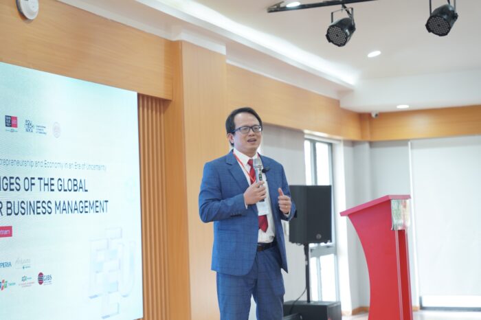 Hoàng Việt Hà - Giám đốc Swinburne Việt Nam, đại diện Ban tổ chức phát biểu khai mạc hội thảo