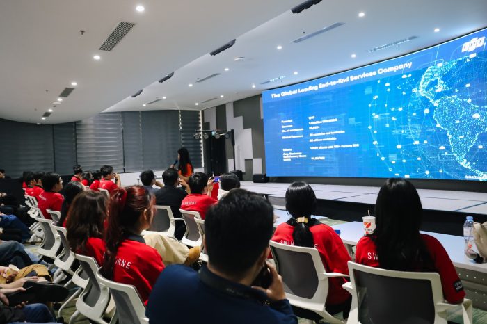 Sinh viên tham gia chuyến đi học tập thực tế tại FTown 3