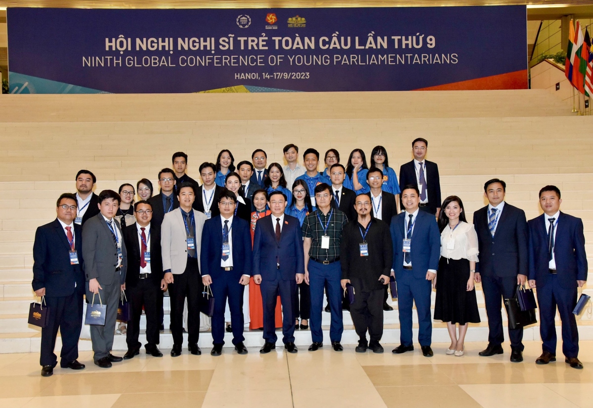 Trang Nhi có cơ hội tham gia Buổi gặp gỡ Thanh niên tiêu biểu Việt Nam với Chủ tịch Quốc hội Vương Đình Huệ.