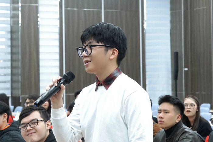 Các bạn sinh viên Kinh doanh hỏi đáp cùng chuyên gia tại Honda Việt Nam