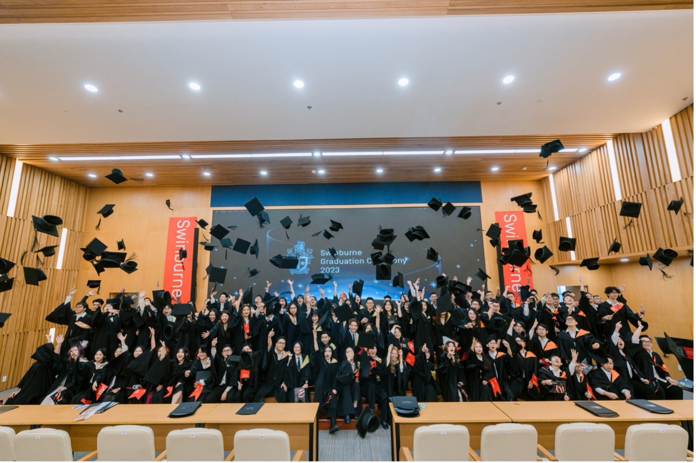 Lễ tốt nghiệp của sinh viên Khoá 2 đánh dấu bước thành công tiếp theo trong mối quan hệ hợp tác giữa Đại học FPT và Swinburne University of Technology